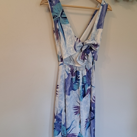 JAPNA White + Blue Tropical Leaf Floral Romper Jumpsuit Cut Out Size Small - Picture 6 of 9